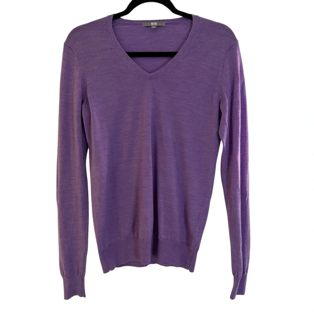 Uniqlo purple V-neck preppy academia sweater Size M Pure new wool - Picture 3 of 9